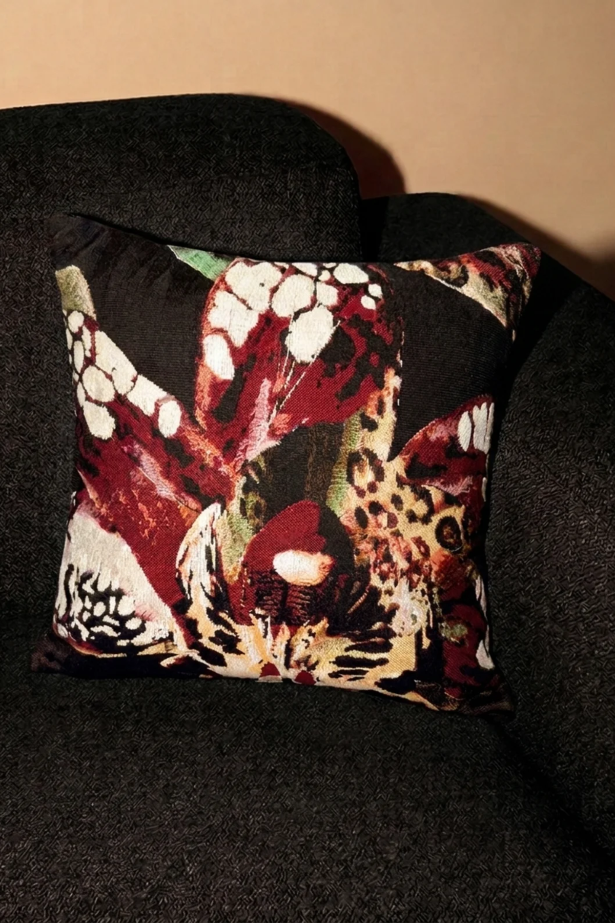Midnight Orquidea Woven Pillow