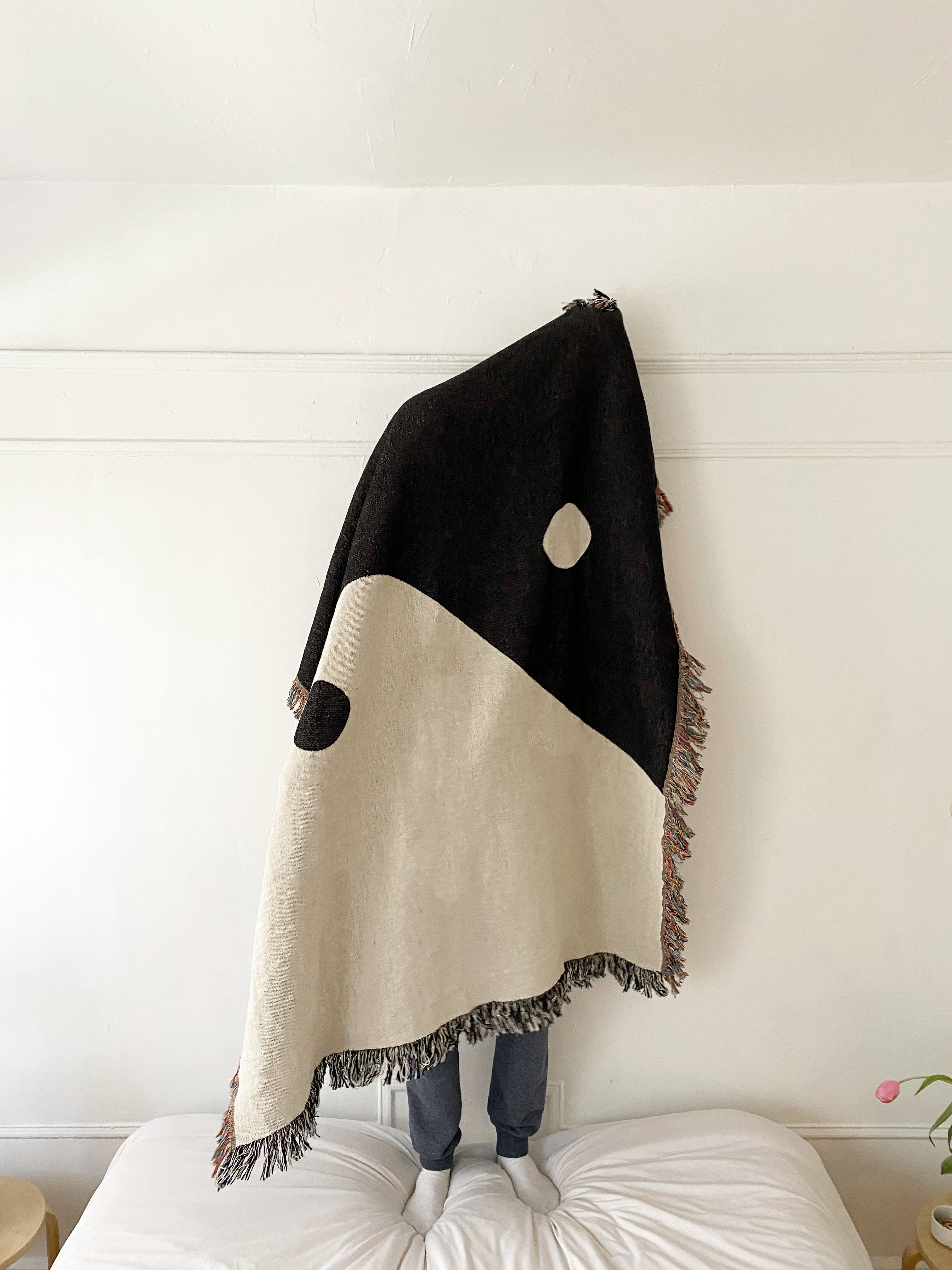 Yin Yang Woven Throw Blanket – Clr Shop